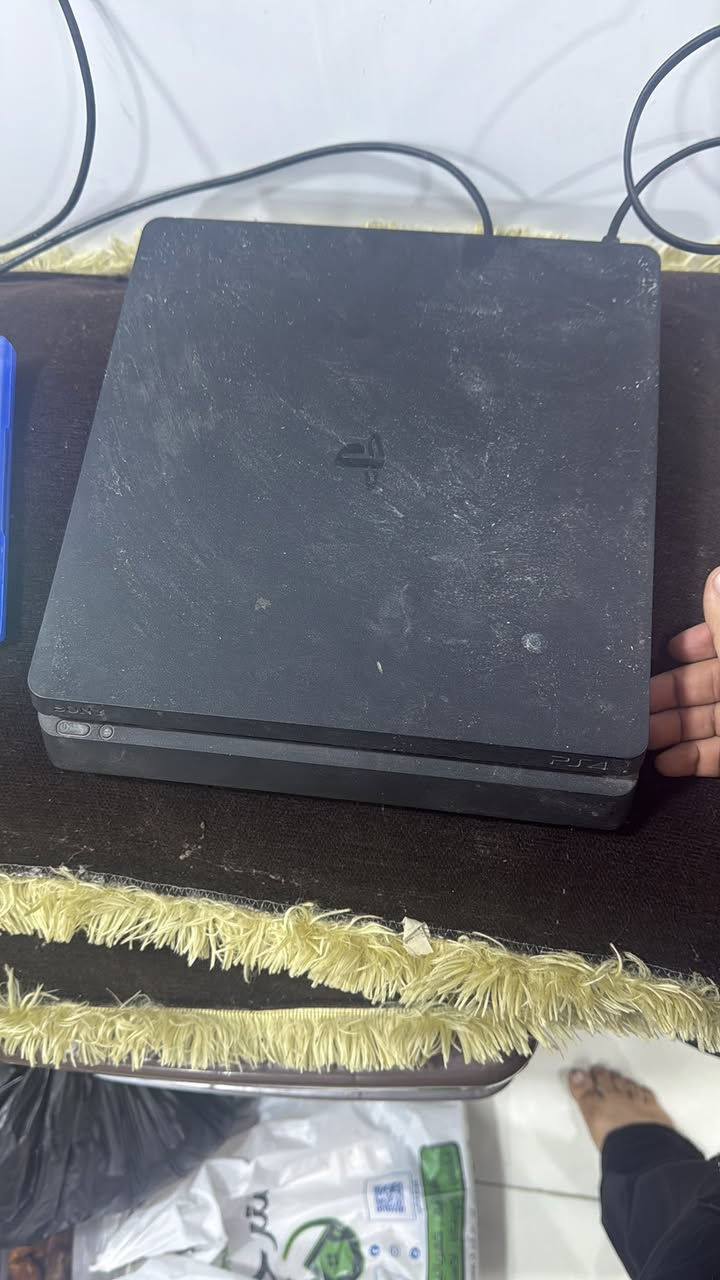 ‏سلام عليكم عندي هذا الأتاري للبيع واحد تيرا اسلم مكاني بغداد مدينة الصدر الاستفسار اتصل على ***********
