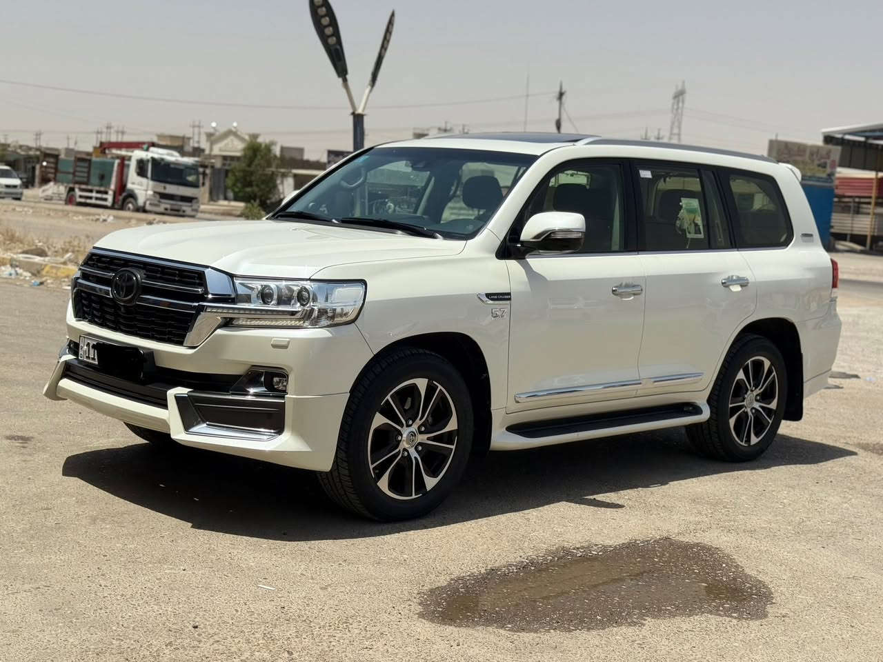🚘 للبيع: تويوتا لاندكروزر VXS 2021 فل مواصفات لكزس 🚘
✨ سيارة نظيفة جداً ومعتنى بها على أعلى مستوى، استخدام شخصي ومحافظة عليها من يوم الشراء.

▪️ الموديل: 2021
▪️ الفئة: VXS
▪️ الممشى: 132 ألف كم فقط
▪️ جميع السيرفسات والصيانات بالوكالة بشكل منتظم
▪️ تايرات أصلية دانلوب جديدة
▪️ البنيد مغلف بالكامل لحماية الصبغ الأصلي
▪️ الجاملغات الأمامية مغلفة للحماية

🔹 مواصفات VXS:
✅ فتحة سقف
✅ جلد فاخر
✅ تبريد وتسخين للمقاعد
✅ ذاكرة للمقاعد
✅ شاشتان خلفية
✅ كاميرات 360 درجة
✅ رادار ونظام المحافظة على المسار
✅ مثبت سرعة ذكي
✅ تشغيل بصمة
✅ أبواب شنطة كهربائية
✅ نظام دخول ذكي
✅ إنارة LED كاملة
✅ حساسات أمامية وخلفية
✅ ثلاجة
✅ نظام زحف ودبل ثقيل وخفيف
✅ تعليق هيدروليك
✅ نظام صوتي فاخر
✅ مرايا كهربائية مع طي أوتوماتيكي

▪️ مكينة وكير وشاصي على الشرط
▪️ تبريد ممتاز ولا تحتاج أي مصروف
▪️ داخلية وخارجية نظيفة جداً
▪️ جاهزة للسفر والاستخدام اليومي

✅ الفحص بأي مكان للمشتري الجاد.

💰 السعر قابل للتفاوض بالمعقول بعد المعاينة.

اللهم بارك لصاحب النصيب، سيارة تستاهل المعاينة ومختلفة عن أغلب الم


**إذا كنت صاحب هذا الإعلان وتريد حذفه لأي سبب، رجاءا أرسل رسالة إلى الدعم الفني**
