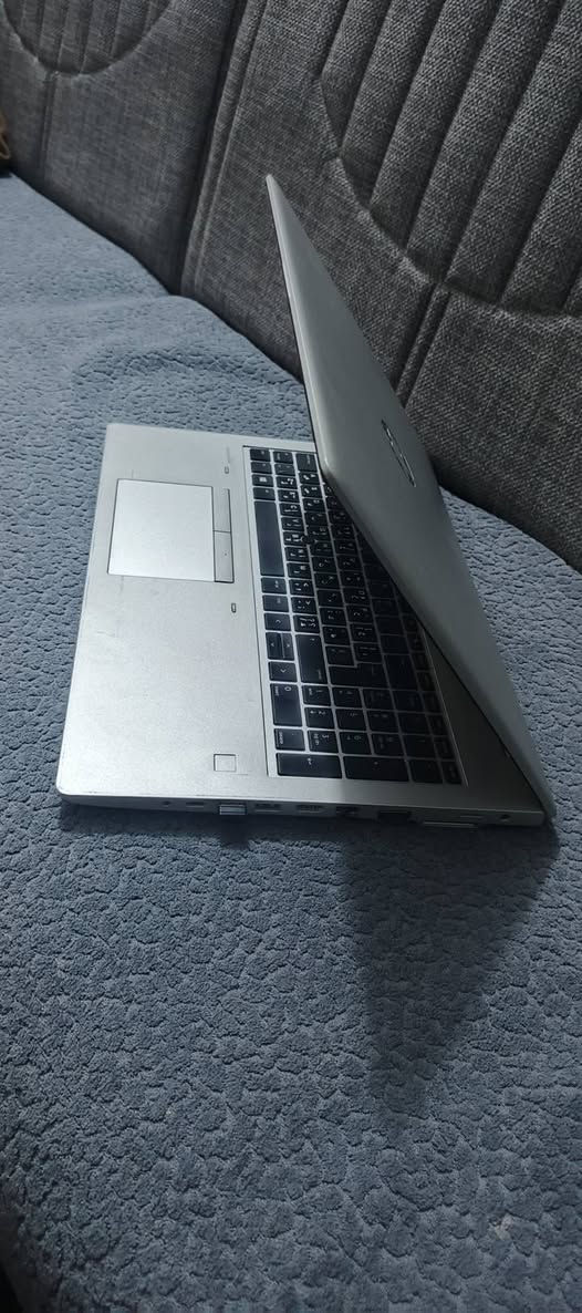 ‏ للبيع 💻
‏HB PRO BOOK  650 G5
‏
‏لابـتــــوب : HB 
‏الجيــــل : الثامن 
‏المعالج   : CORE I5
‏             : RAM 16 
‏الأصدار :  WINDOWS 11 PRO
‏النضافة : 100% 
تحتوي على جميع المنافذ 🔌

الملحقات :
محولة شحن           🔌
ماوس لاسلكي         🖱
ماوس باد               ⬛
حقيبـــــة                💼

***********  واتساب ـ للأستفسار 
السعر 350.000
