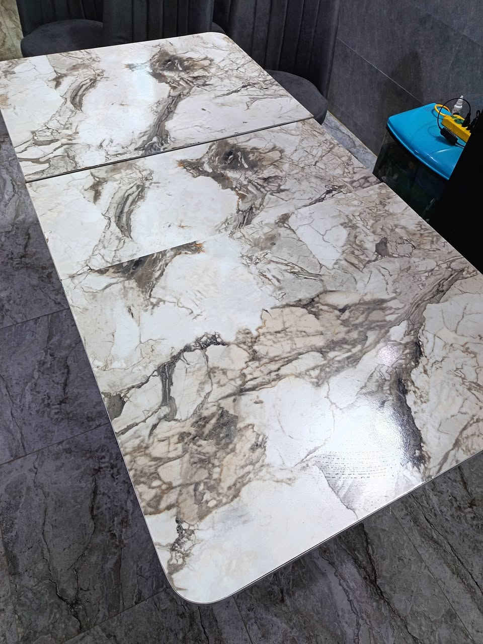 ميز يتكبر ويتصغر وياه ٤ كراسي للبيع
نظافة الكراسي ١٠٠٪
الميز بي ضربة بسيطة
السعر 130 وبي مجال
للتفاهم تفضلوا خاص 

اذا تردون الميز وحده او الكراسي وحدهن ايضاََ تفضلوا خاص نتفاهم عالسعر

مكاني بغداد الشعب، لا يوجد توصيل


**إذا كنت صاحب هذا الإعلان وتريد حذفه لأي سبب، رجاءا أرسل رسالة إلى الدعم الفني**