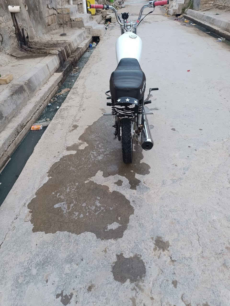 سلام عليكم شباب دراجه نضيفه للبيع الشاصي ارشه 16 تعميره 24 مكفوله السعر 725 اوراق اصولي. الرقم *********** مامفتوح الخاص
