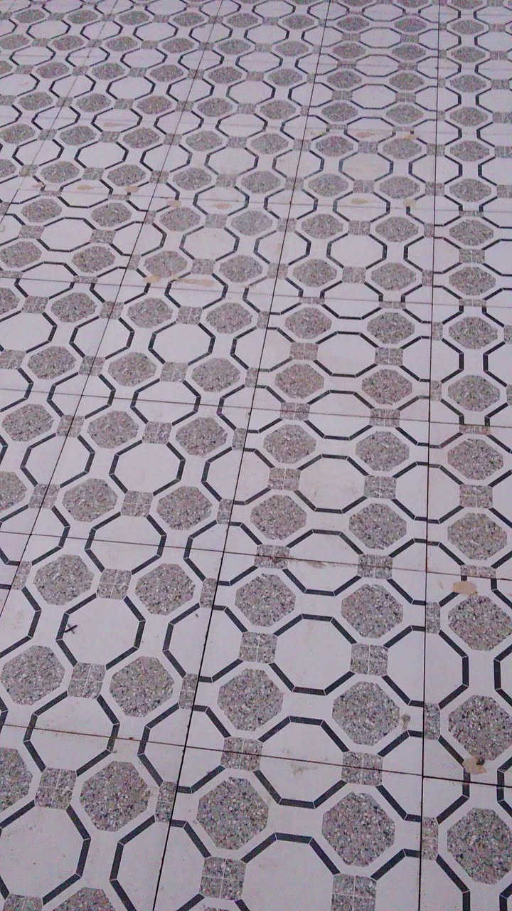 شغل سيراميك درجه اولى الي عنده شغل يتفضل خاص او يتصل على الرقم ***********
