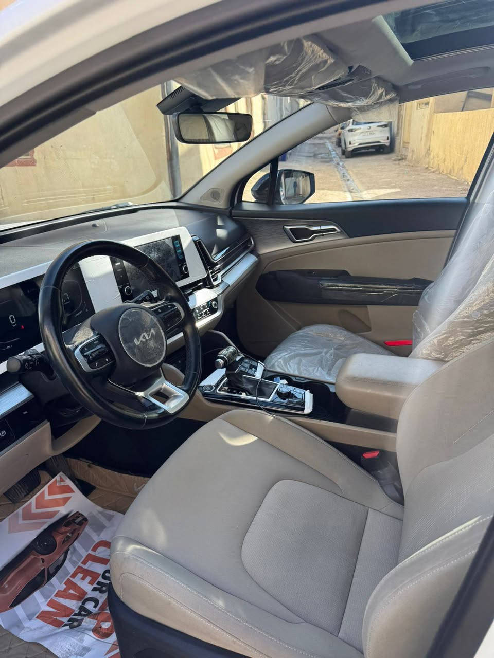 السلام عليكم 
للبيع :كيه سبورتج  خليجي 
الموديل : 2023
ماشيه :42 الف 
السياره :مكفوله   
مري كهرباء 
انضمه قياده 4 (نورمل +سبورت +ايكو +سمارت)
(تشغيل عن بعد سقف بانوراما + بصمة تشغيل + ابواب + صندوق)
كرسي السايق كهرباء
حساسات امامي خلفي 
 شاشه +عداد دجتل 
كامره دواره 
بصمت ابواب 
ترحيب عند لاقتراب 
مثبت سرعه 
سايد بريك كهرباء 
ويل 19
تبريد قطعتين 
داخل بيجي 
محرك 2000 دوش 
شاحن واير لس 
الصابيح الماميه LED
المصابيح الخلفيه LED
شفتات ستيرن رياضي 
مانع انزلاق 
شاشه ابل كار بليل +جي بي اس 
انذار عند الاقتراب
اشاير بل مري 
السياره كلش نضيفه
‏العنوان بغداد زيونة 
السعر217
للاتصال***********
