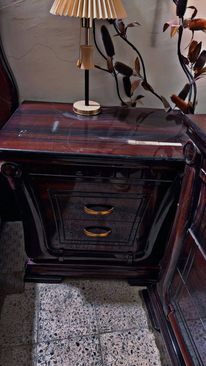 غرفه للبيع متكونه من ٩ قطع استعمال كم شهر نضيفه شخطه مابيها السعر ٧٥٠ وبيها مجال عنوان بغداد شارع فلسطين ***********
