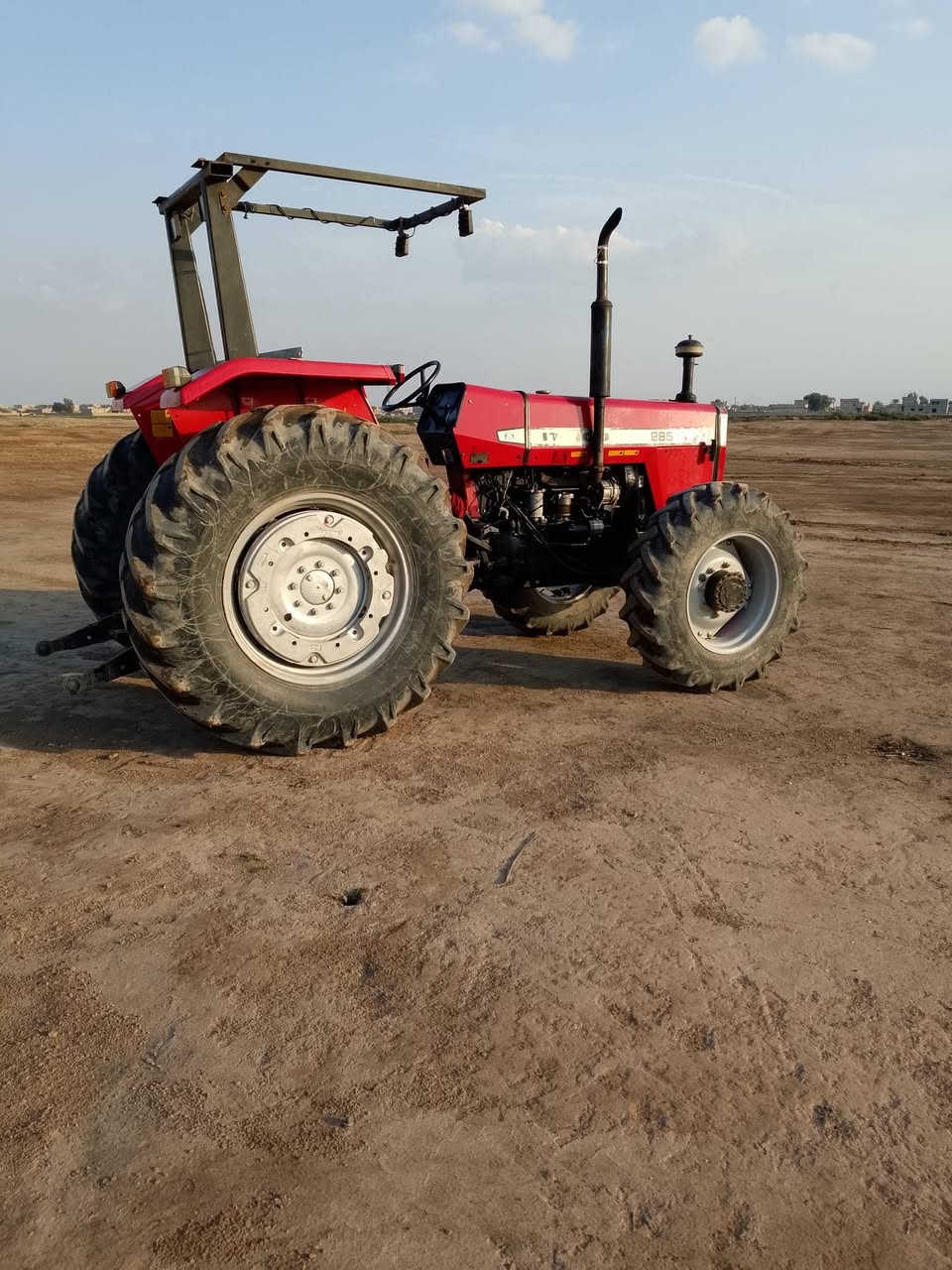 سلام عليكم تركتر ايراني دبل اكسل محور رقم وسنويه كير محرك اكس شرط سعر (93) ورقه مكان الشرقاط الهيجل للاستفسار على الرقم ***********
