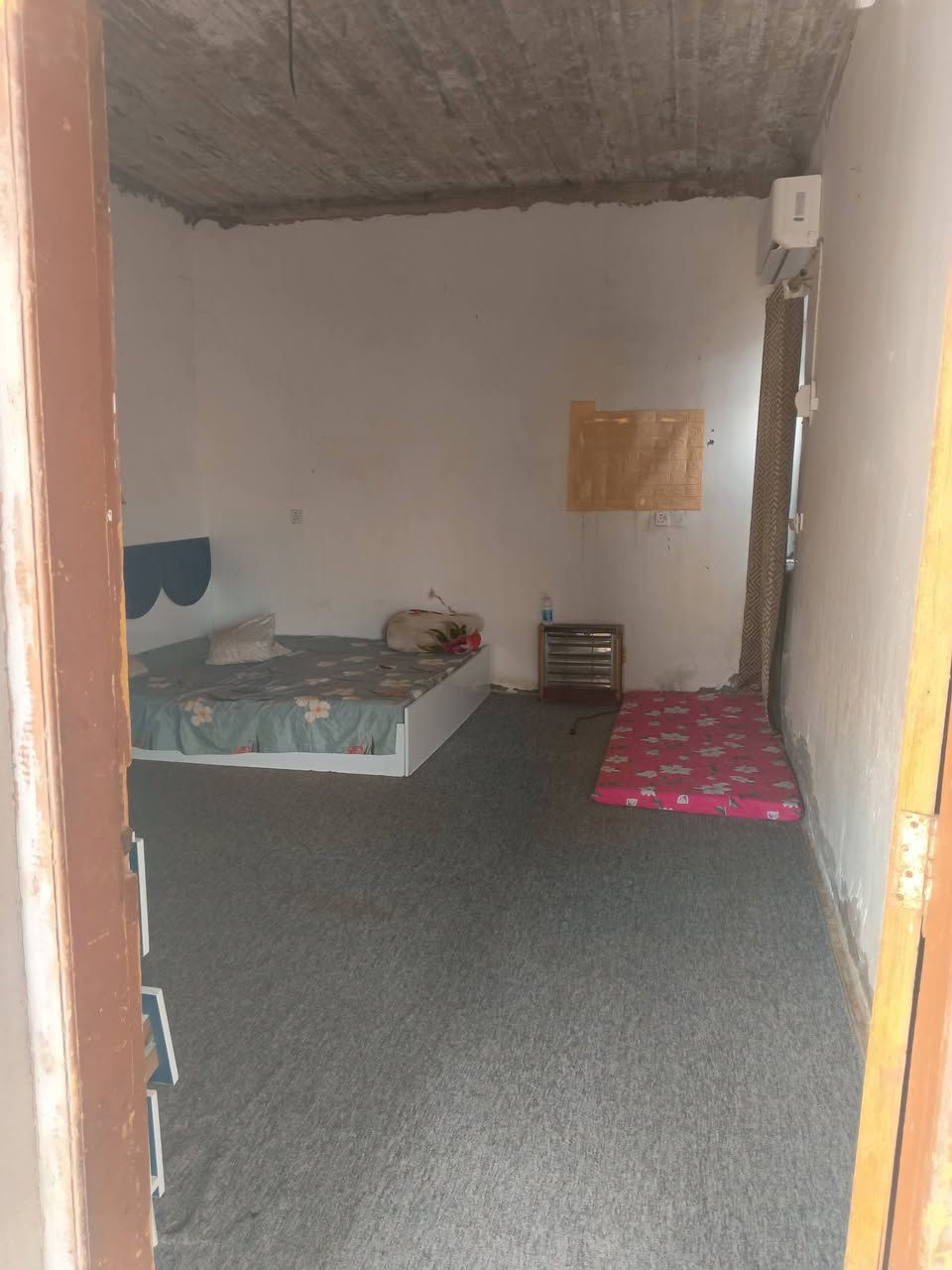 بيت للبيع في الخماس قريب شارع الرسول مساحه 90متر مربع السعر 12مليون و بي مجال الاتصال على رقم ***********
