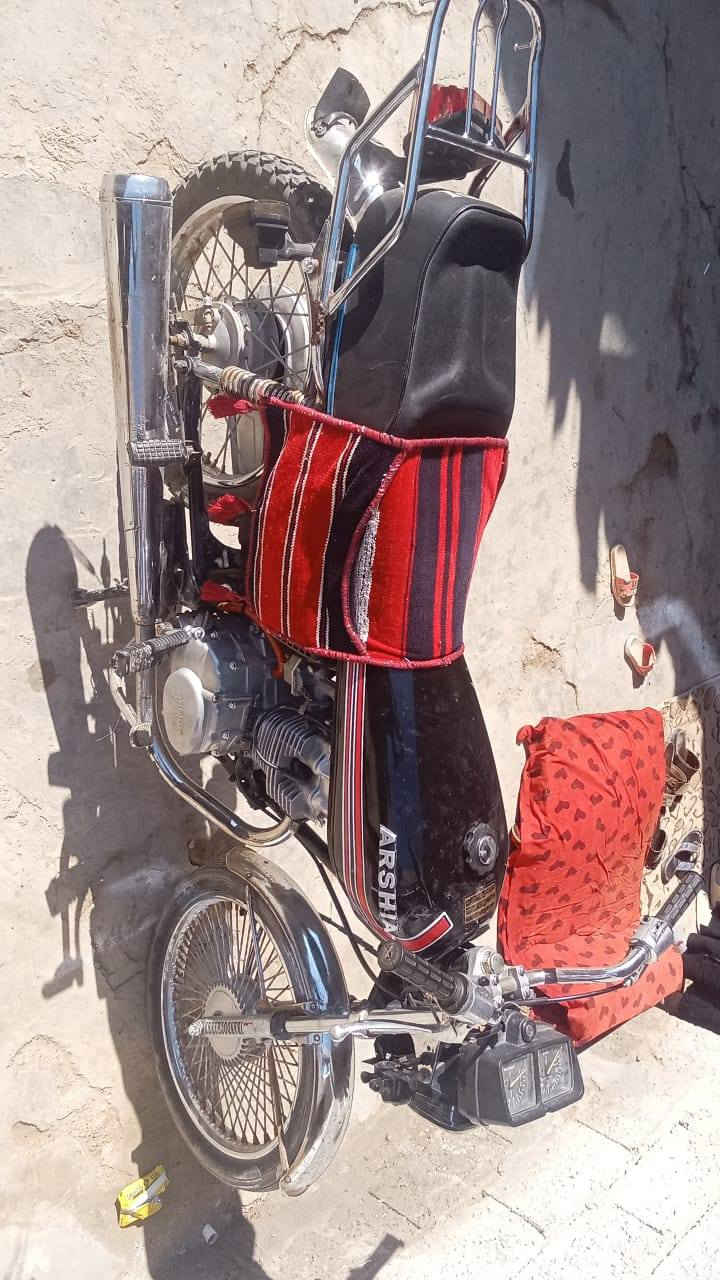 سلام عليكم دراجه للبيع ارشه موديل 20 أوراق 5 كوت المكان قضاء العزيزيه حواس السعر 425 بيها مجال بسيط رقم *********** ملاحظة اني مكلف بنشر لحد يراسلني رقم صاحب دراجه موجود ودك علي
