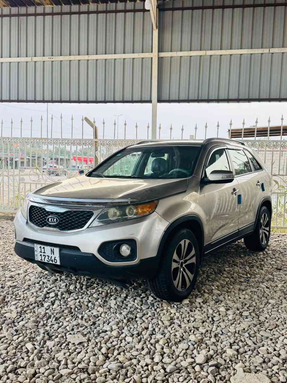 السلام عليكم للبيع او للمراوس كيا سورنتو موديل 2013وارد امريكي السياره ضرر باب السايق والباب الخلف السايق مصبوغه حزام اثر جراد السياره جديده وجاهزه كير ومحرك وكشر احلى من الصوره 
مواصفات السياره 
بصمه تشغيل+محرك 2400
بصمات بلبيان+كامره خلفيه 
ويل كب كروم+ مري شفط 
تحكم استيرن+ اشاير بلمري 

السعر 125وبيهه مجال 
العنوان بابل الشوملي 
***********
