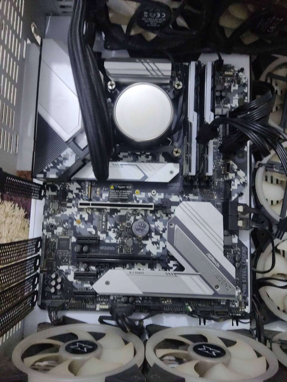 كيس  للبيع 
موصفاته
كارت شاشه اقوى من 4060
CPU i5 10600
GPU GIGABYTE 
RTX 2080 SUPER.  8G 
  SSD 256+ m.2 256
RAM:G.SKILL DDR4 3200 16GB 
M.b:  ASRock Z490 عسكري يجي المذر بورد 
POWER supply 750 Segotep
تبريد مائي فانين X
كيس STEEL LEGEND
سعر 780 وبي مجال بسيط 
مكاني شعب 
رقم *********** بغداد, العراق
