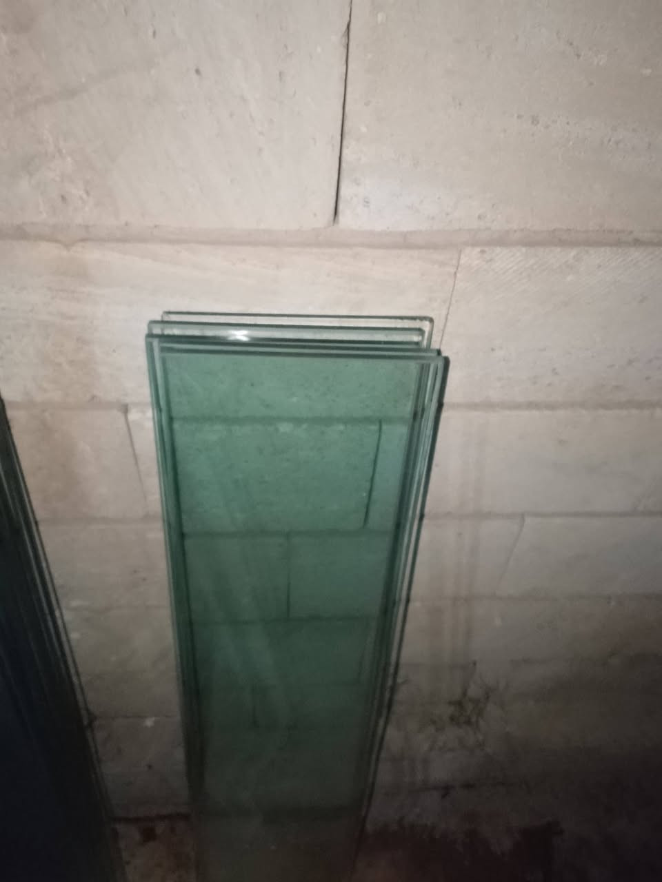 رفوف جام مستعمل قليل
عدد السجج 20 
عدد الجام 32
عدد الحمالات 65 
الي يريد يستفسر يدك عله هذه الرقم
***********

