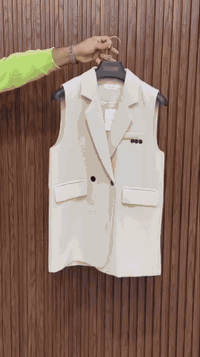 خليكم متميزين مع ازياء افونه الحجز واتساب ***********🌷 
توفر يلك ترانشكوت الخامه الاصلي درجه أولى🔥♥️ 
الطول يلك 80
القياسات L-XL-2XL
السعر 23
يوجد خدمه توصيل داخل وخارج الصويره
