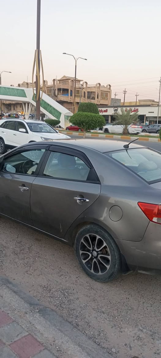 كيا سيراتو
خليجي
محرك ١٦٠٠ 
ضرر بابتين بارد  جهة السايق والباقي نظيييف 
منظومة تبريد جديدة سويته ب٦٠٠
فتحة سقف 
شاشه 
حساسات خلفية 
كامرا خلفية
تحكم ستيرن 
فول عدا البصمة 
مكاني الفلوجة 
السعر ١٠٠ وبيه مجال 
للتواصل واتساب او رصيد 
***********
