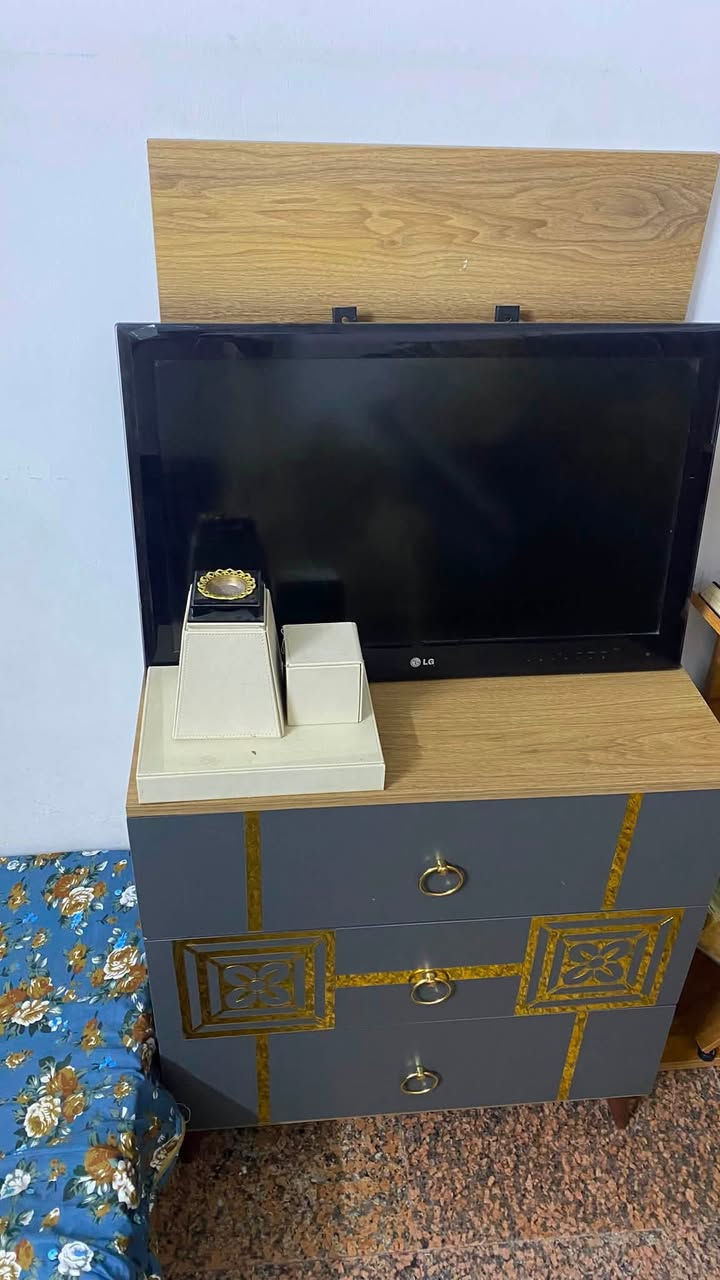 1-غرفة نوم تركية نظيفة 5 قطع بـ 300
2- سبلت طن ونص نضيف ب 300
3-سبلت طنين نصيف ب400
4-كاونتر مستعمل ب500
5-بلازما LG شغالة بـ100
للاستفسار اكثر ***********
