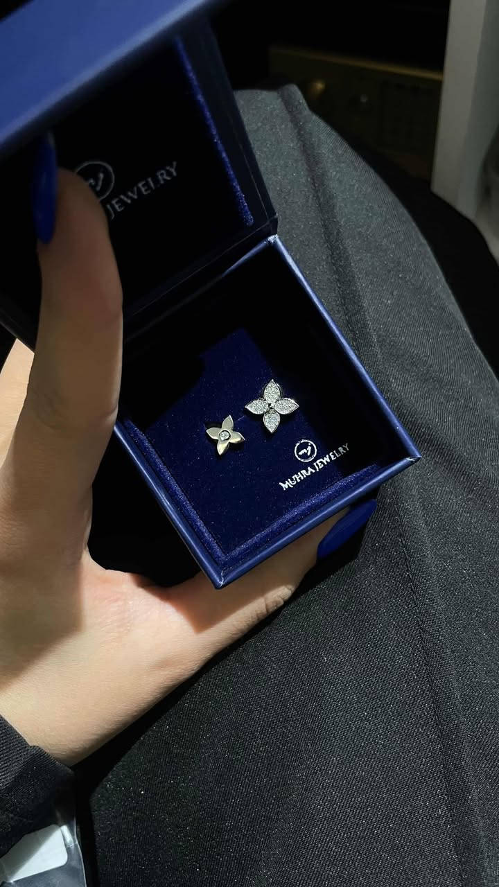 مرحبا بنات عندي مجوهرات فضة اصلية اني مشتريتهم شخصياً كل قطعة حطيت السعر تحتها اريد ابيعهم  💗


**إذا كنت صاحب هذا الإعلان وتريد حذفه لأي سبب، رجاءا أرسل رسالة إلى الدعم الفني**