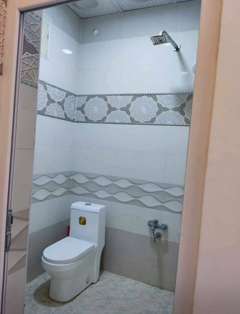 مكتب عقارات احمد الركابي
بنايه للبيع مساحه 160 ع شارع السبيس مباشر طابقين الطابق الاول مجمع طبي + صيدليه ع مساحه البيت كله المجمع الطابق الثاني شقه حلوه كلشي وفول مواصفات جبيره غرفتين حمامات صالات استقبال خريطه ممتازه ماناقصها 

للاستفسار الاتصال على الرقم *********** واتساب احمد الركابي
