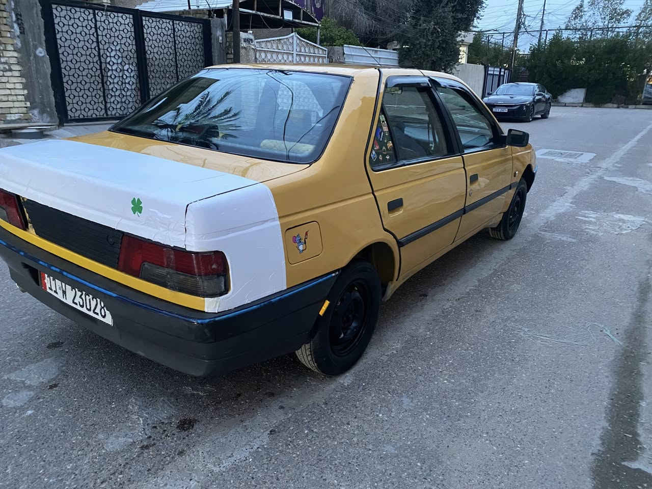 السلام عليكم بيجو روى موديل 2009 بلادي كير جديد شاده هسة هوة والكلج مكينه اكسل تبريد شغال  تدفئة شغالة تخم تاير صدر جديد بيهة طخه خفيفه جاملغ خلفي ومغلف فابلون  علة كد شبر خلفي  سياره جديده ترابك وين ميعجبك  رقم بغداد  الجديد وهزة جديدة بسمي هيئه وغرامات مصفر  مكان بغداد شهداء البياع سعر30 ورقة  مجال حك الجيه للاستفسار *********** سيف
