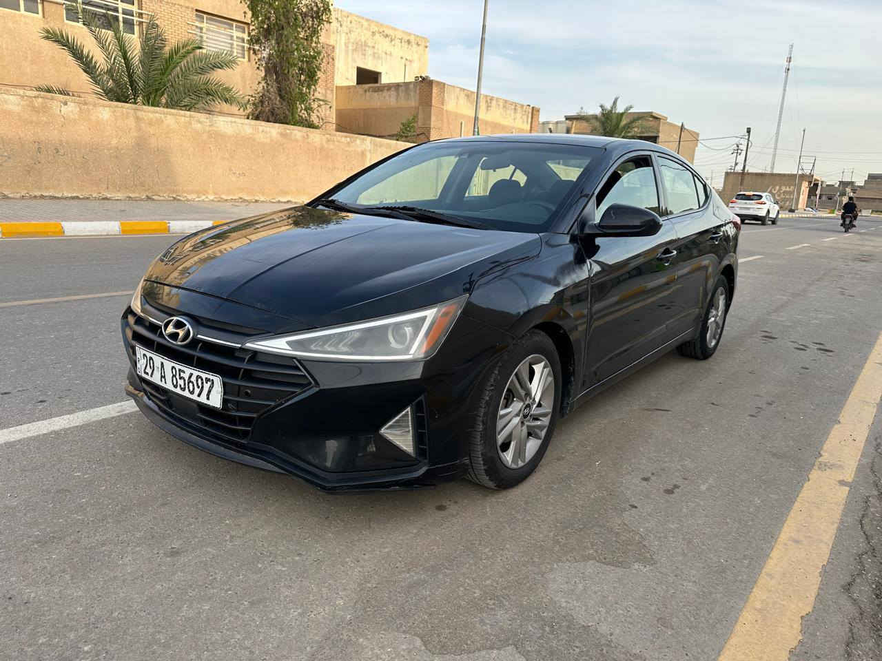 سلام عليكم النتره البيع موديل 2020 رقم واسط بسمي جملغ وبنيد بدون داخل سونار بل منشور سعر 118 وبيه مجال قليل مكينه وكير تبريد مكفولت ماشي 83 مكان السياره واسط الصويرة ***********
