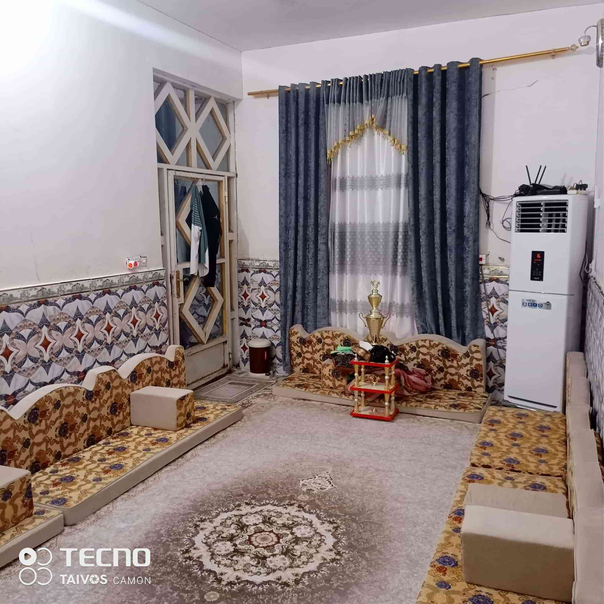 ​🏠 دار (طابو صرف) للبيع - موقع تجاري مميز
فرصة استثمارية أو سكنية في منطقة الإسكان الصناعي (النزلة الرابعة)، يتميز البيت بموقعه المباشر على الشارع العام.
​📍 المواصفات العامة:
​المساحة: 100 متر مربع.
​النوع: طابو صرف (ملك صرف).
​الموقع: واجهة تجارية على الشارع العام مباشرة.
​نوع البناء: بناء طابوك (طابوق) مع صب كونكريت مسلح (هيكل قوي).
​📋 تفاصيل الدار الداخلية:
​غرفة نوم.
​صالة واسعة.
​ديوانية (استقبال).
​مطبخ.
​مرافق صحية.
​✨ المميزات:
​يصلح العقار ليكون مقراً تجارياً، عيادة، مكتباً، أو سكناً بفضل إطلالته المباشرة على الشارع الحيوي وسهولة الوصول إليه.
​📞 للاستفسار والتواصل:
​للمزيد من المعلومات أو لترتيب موعد للمعاينة، يرجى الاتصال على الأرقام التالية:
​***********
​***********
​💬 متوفر واتساب على نفس الأرقام
