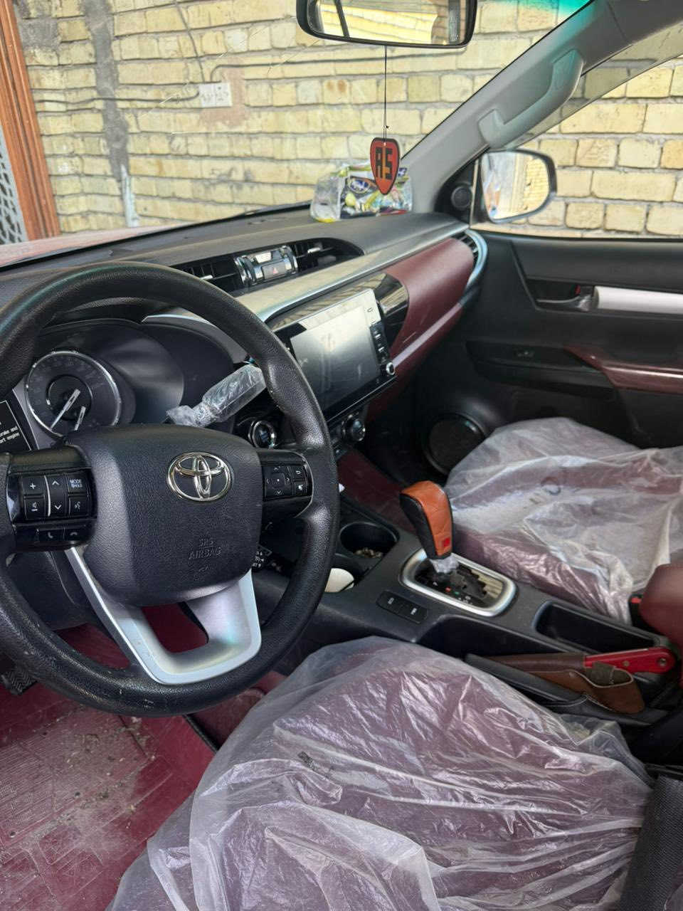 هايلوس 2022 سعودي 
فول موصفات 
السونار مرفق بــمنشور 
السياره جديدة 
ماشيه 42 فقط
رقم شمالي تحويل ثاني يوم
الرقم ***********
العنوان بغداد
