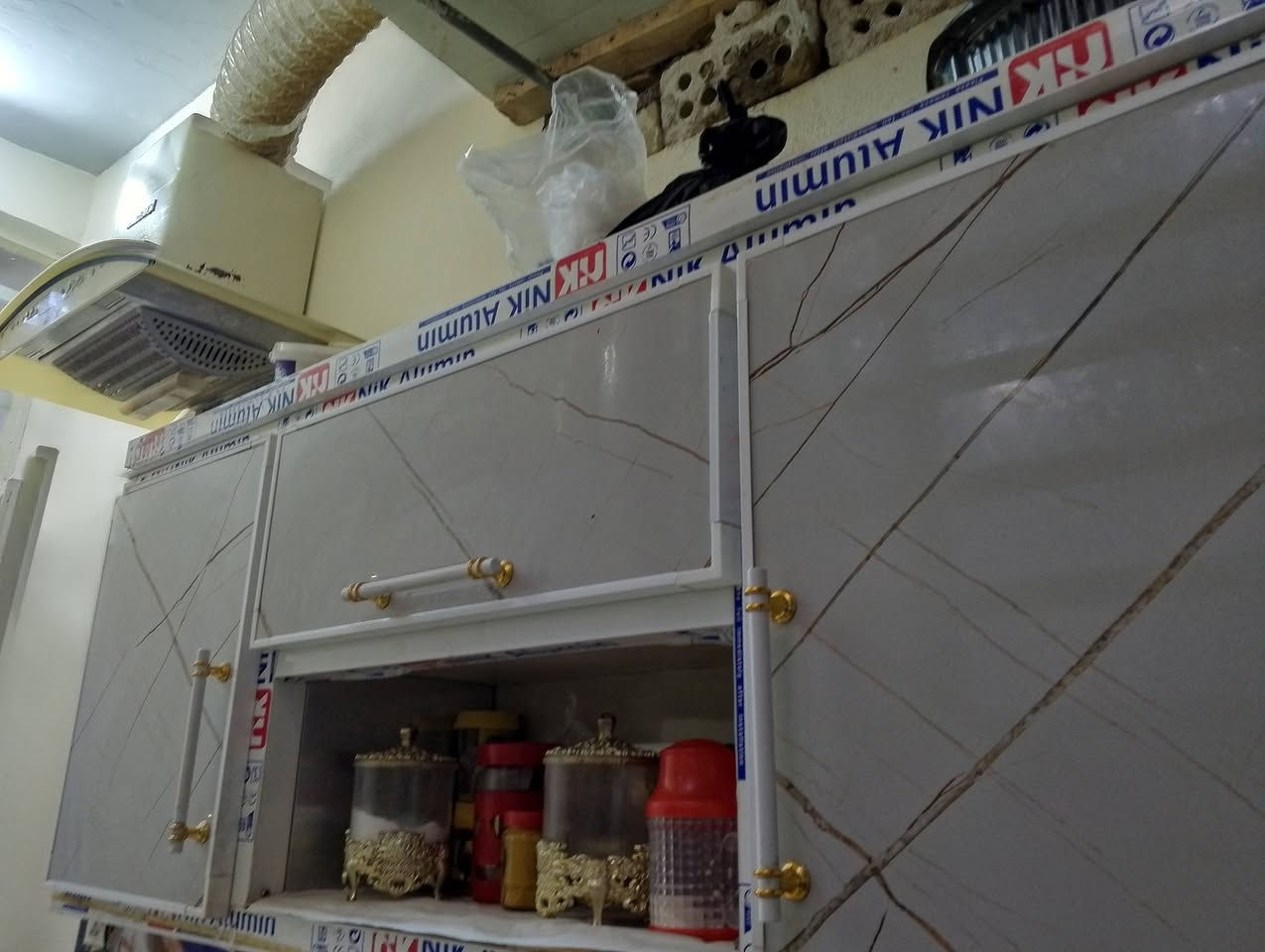 السلام عليكم
#كاونتر للبيع 3بيبان 
#متر ونص.. تسگام.. مبطن 
#مرمره      #السعر200 
#العنوان_نجف حي نيسان:: #للاسفتسار_***********
