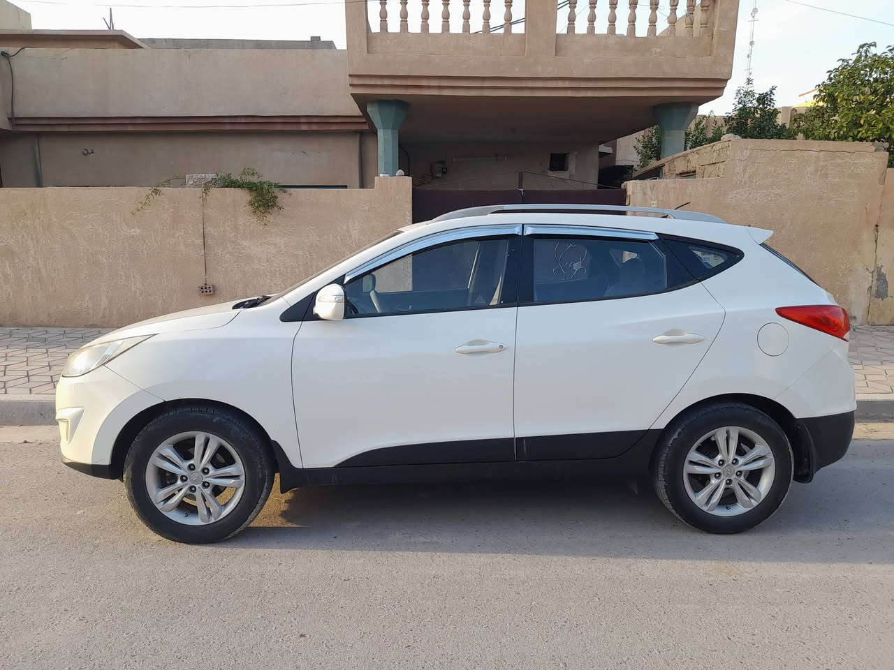 توسان 2011 خليجي 
محرك كير تبريد ثلج وتدفئه شرط نار  
تفاصيل السياره سونارها مرفق بالمنشور
سيارة  بيت ما متعوبه 
محرك ٢٠٠٠/ ٤ سلندر 
تحكم ستيرن   
كامره خلفيه 
داخل لونين صاج
اشاير بل مري 
رقم اربيل 
شرط التحويل
ماشية ٢٥٠ الف 
السعر ١٣٠ وبيها مجال 
الرقم ***********
مكان السياره صلاح الدين / تكريت / القادسية
