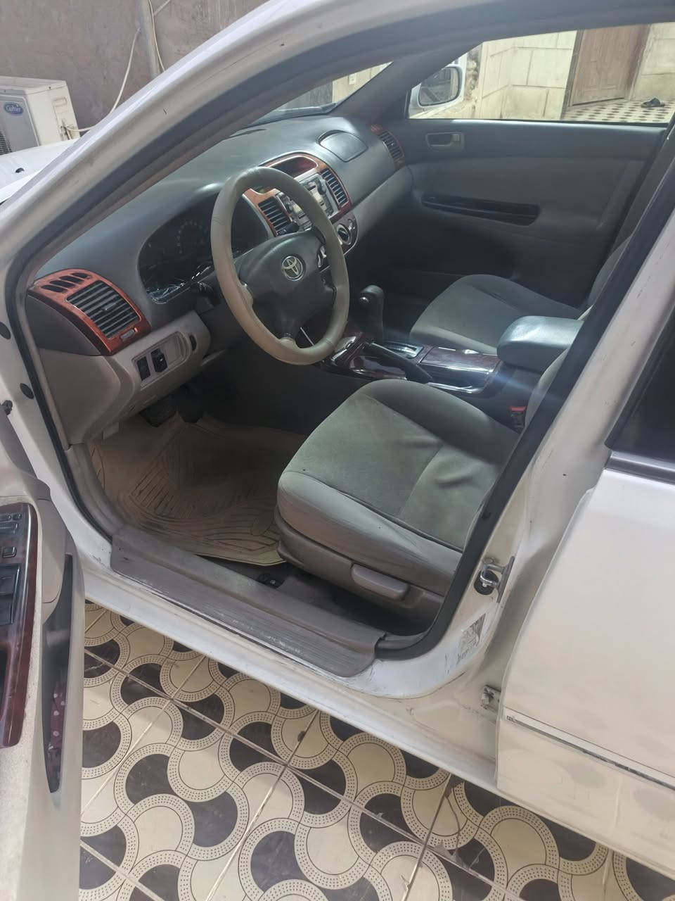 للبيع كامري موديل 2005 بيهه صبغ احزام رقم دهوك السعر 85 $ ورقه بيهه مجال مكان السياره بلد هذا الرقم ***********
