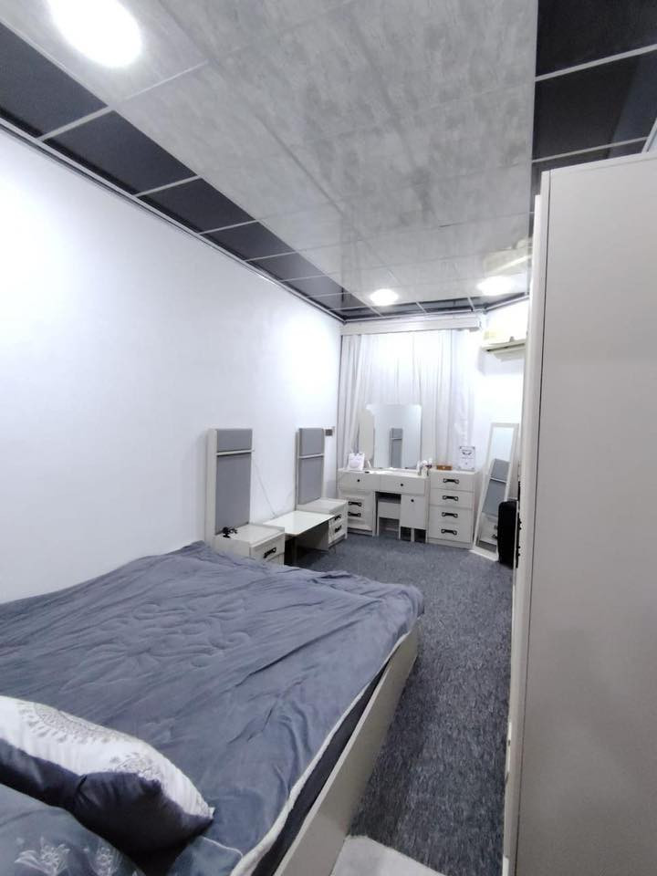 'دار للبيع'
حي الملايين الاولى خلف فلل العناز 
مساحه 115م واجها 6.5 طابقين
طابق الاول غرفت نوم+هول+ستقبال+صحيات+مطبخ+مناور2
طابق الثاني ثلاثه غرف نوم+هول+صحيات
للأستفسار اكثر اتصل 📞
***********
***********
