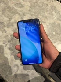 ايفون 11برو ماكس ذاكره ٢٥٦ بطاريه ٩٥ مكفول كفالهه جهاز جديد سعر ٣٥٠ مك...