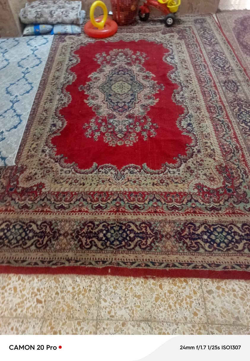 زوليه للبيع نظيفه ١٠٠٪ قياس  ٤×٥   و زوليه حمره ٤×٤
استفسار ‏‪***********‬‏
