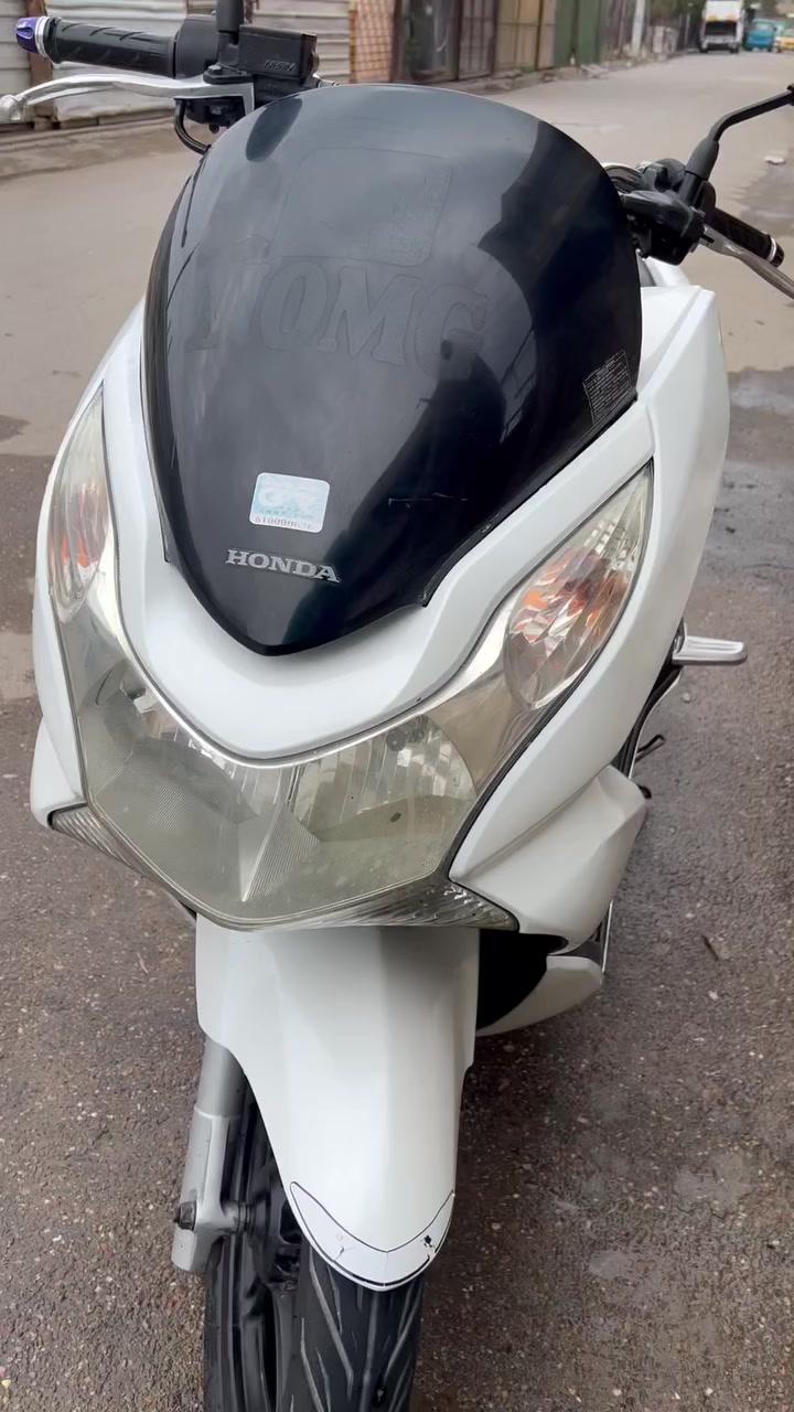 دراجةPCX  الجيل الاول ياباني أصلي حرف (A) مكينة 150 شوته طويلة كفالة محرك كفرات بلادية  اللون ابيض  حساس ازدحام حساس إستان جانبي( الصفح)  كله شغالة زوج تايرات جدد  تبديل دهن جديد الدراجة حاليا بحاله الوكاله 
السعر ١٣ $ وبيه مجال بسيط المكان بغداد الشعله 
*********** بي واتساب
