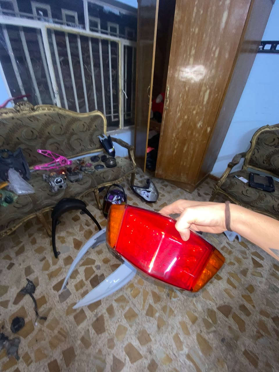 بكلايت مشمشي خليه اصلي ياماها كله شغال للبيع
اشاير خليه اصليات مختمات 
مازده كامله هيه والد مالتها ابو المروحه اصليه ياماها شخط مابيها 
مكاني غزاليه متواجد واتساب توصيل موجود 
***********
