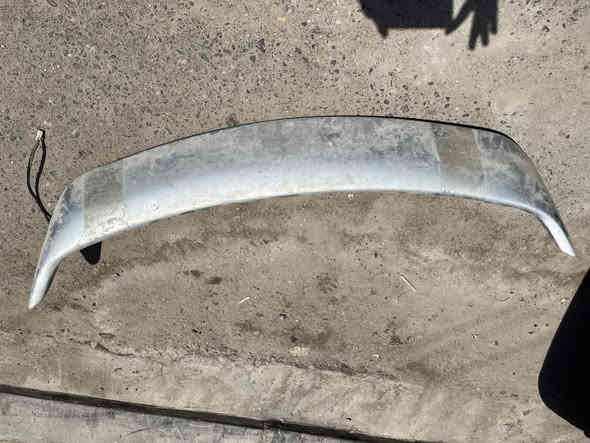 السلام عليكم جميعا للبيع ابواب خلفيه لو ابيض بدون مكان جام  +جنح اصلي مال سياره لانسر بو مه بلادي الاتصال على الرقم ***********
