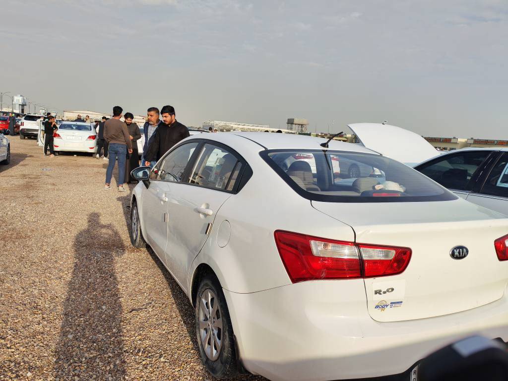 كيا ريو 2017
محرك وكير كفالة
محرك 1600
ضربة على اللايت 
المدكر بي بارد ومفتوح
البنيد بي بارد ومقسم جهة وحدة
بيهة دحجة بالباب خلف السايق بدون تصليح
السيارة بدون صبغ ولا معجون
تبريد فول
شاشة اندرويد
السعر 93
للاستفسار
***********
*********** البصرة, العراق
