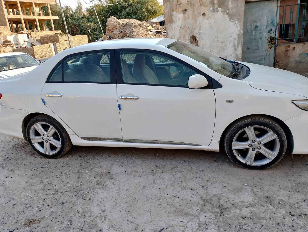 سلام عليكم كورله لبيع 2012 بيه خمس قطع صبغ بدون دوخل رقم سليماني وبسمي مكان السيارة سامراء ***********
