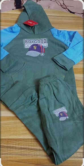 ملابس اطفال شتائي بات بات 
سعر التراك 5الف 
توصيل بغداد ومحافظات 5
الحجز مراسلة الصفحه 
او على رقم واتساب ***********
