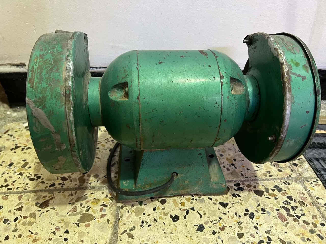 السلام عليكم
كوسرة للبيع
نضافة عالية جدا
بلادية
صناعة قديمة
السعر 110 الف
عنوان بغداد
الحبيبية
يوجد توصيل
جميع المحافظات
***********
