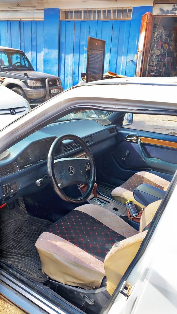 مارسیدس کوپەی مەکینەی بەتە ۲٥٠٠ vvtزۆرتازەو جوان گێر تۆماتیک پێشودوای تازە داگیراوە جرکەی تیانیە سەنەویو وەکالەو ڕێگە پێدانی مروری بۆکراوە هەموگیانی جایزە بەس سایەقێکی ئەوێ  (٠۷۷۲۲۲٥۸۳٠۱) كالار, السليمانية
