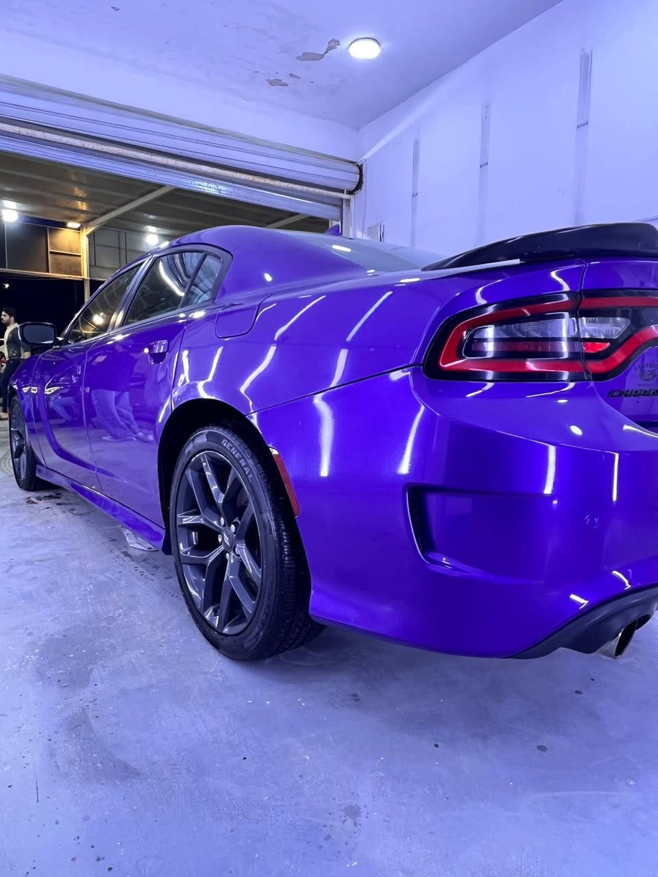 سلام عليكم شباب جارجر مديل 16مرمز  19 ألون مميز بنفسجي 💜 سياره فول عده الفتحه بيهه كلين فقط وبنيد محدث سعر مناسب جدا عندي ظرف السعر ب 160 وبيها مجال *********** لاتصال مكان بغداد ال كاظميه
