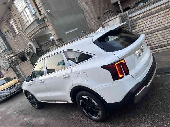 السلام عليكم 
سورنتو موديل 2024 خليجي ضمان الدولية ضمان خمس سنوات محرك ستة سلندر 3500 فئة السيارة 4x فول واحد على واحد ڤي اي بي مال دولية فول والسيارة مكفولة من الصبغ والبارد من عدا اكو دمار بالباب حك إصبع فقط والباقي كله مكفول 
والسيارة استعمال نظيف جداً والسيارة رقم بغداد الجديد الإنكليزي وبأسمي
سعر السيارة 342$
والمكان السيدية 
وهذا رقمي ***********
