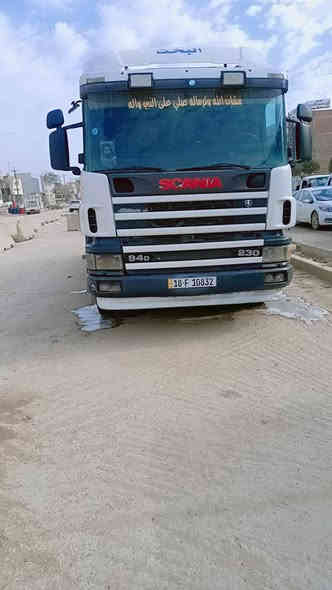 السلام عليكم سكانيه بومه 2004 حوضيه للبيع سياره باسمي شخصين مداور ثاني يوم  كير مكينه بام ونوزل تخم تاير كير عادي اوتوماتيك جوبلس وراء وكدام شاصي 6امتار قماره وشاصي مكفولات تبريد شغل  السعر 280💵💵وبيه مجال متواجد على الفيس ولاتصل على هذا الرقم ***********
