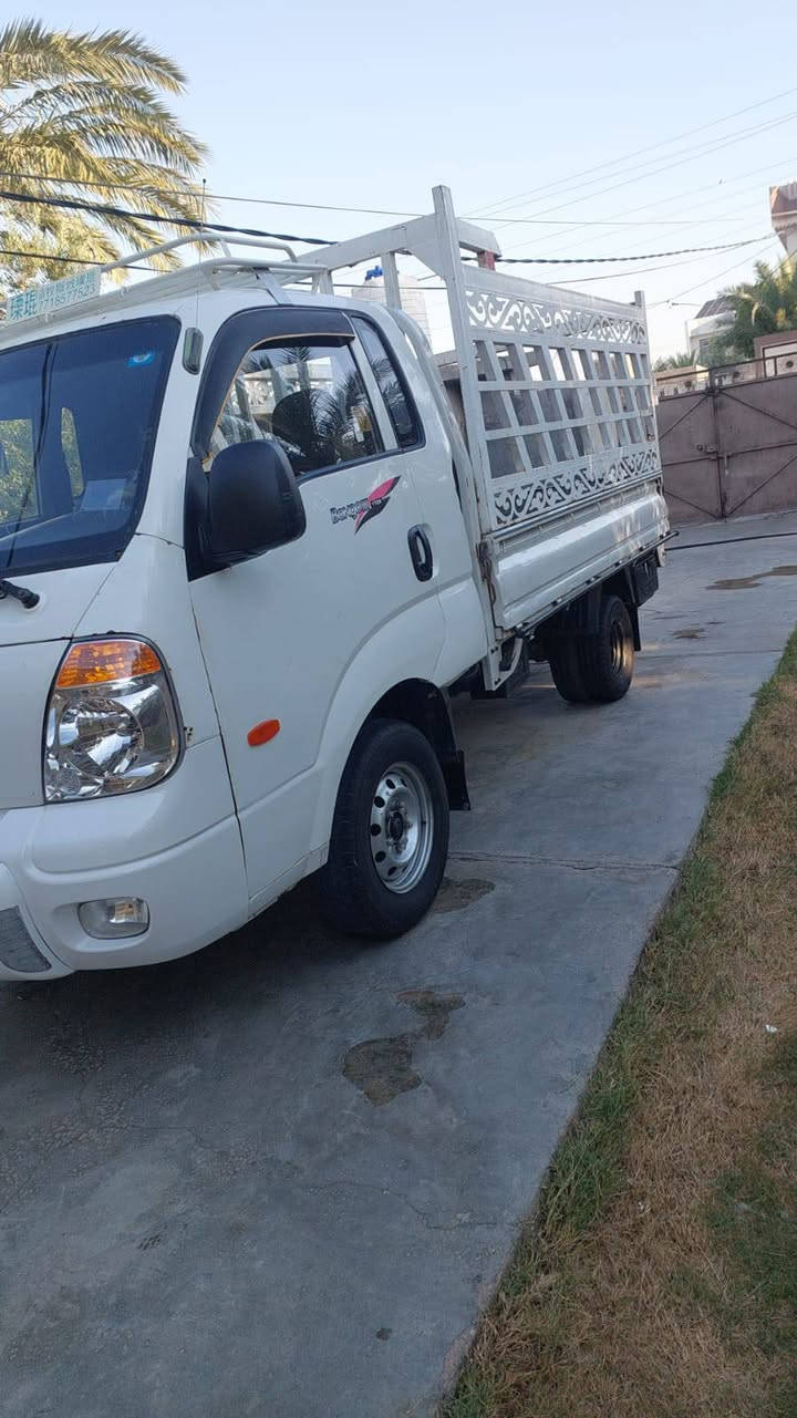 السلام عليكم كيا حمل 2008 للبيع مسكر ماكينه تخم تاير حداديه كله جاهز رقم بغداد باسمي تحويل ثاني يوم والشرايه يتصل *********** السعر 98 بمجال بسيط
