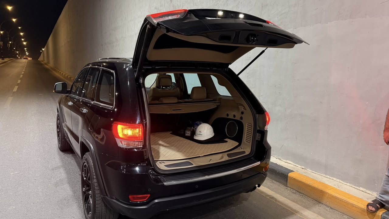 Jeep grand cherokee 2018 limited
جيب گراند شيروكي لميتد 2018 للبيع 
مواصفات اللميتد معروفة السيارة حادثهه موجود بالصور بدون ضرر الايرباك بدون ضرر شاصي او بدنه بدون ضرر أي دواخل السيارة ماشيه 72 ميل
السعر 230 
رقمي ***********
مكان السيارة ميسان العمارة
