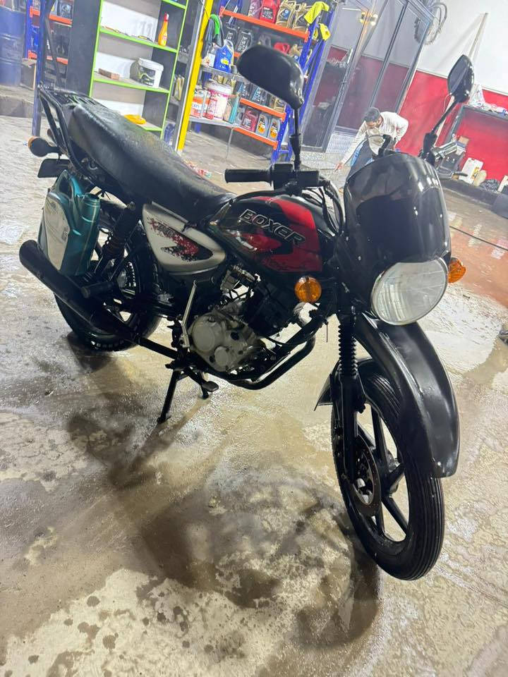 السلام عليكم دراجة بوكسر للبيع موديل 2023 مجفتة مرة وحدة تجفيت شركة نظيفة  سعر مليون ونص مكاني بغداد الدورة للتواصل *********** بس واتساب وهذا اتصال ***********
