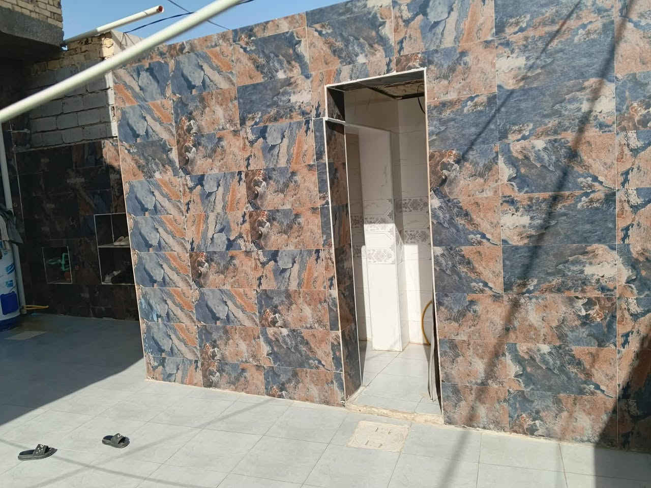 البيت للبيع طابو زراعي 200 متر طابقين سند 25 حي الامين الاول شارع الملعب شهيد جمال بناء طابوق صب كونكريت أساس رفت سقف صب خدمات كامله سعر على واتساب ***********
