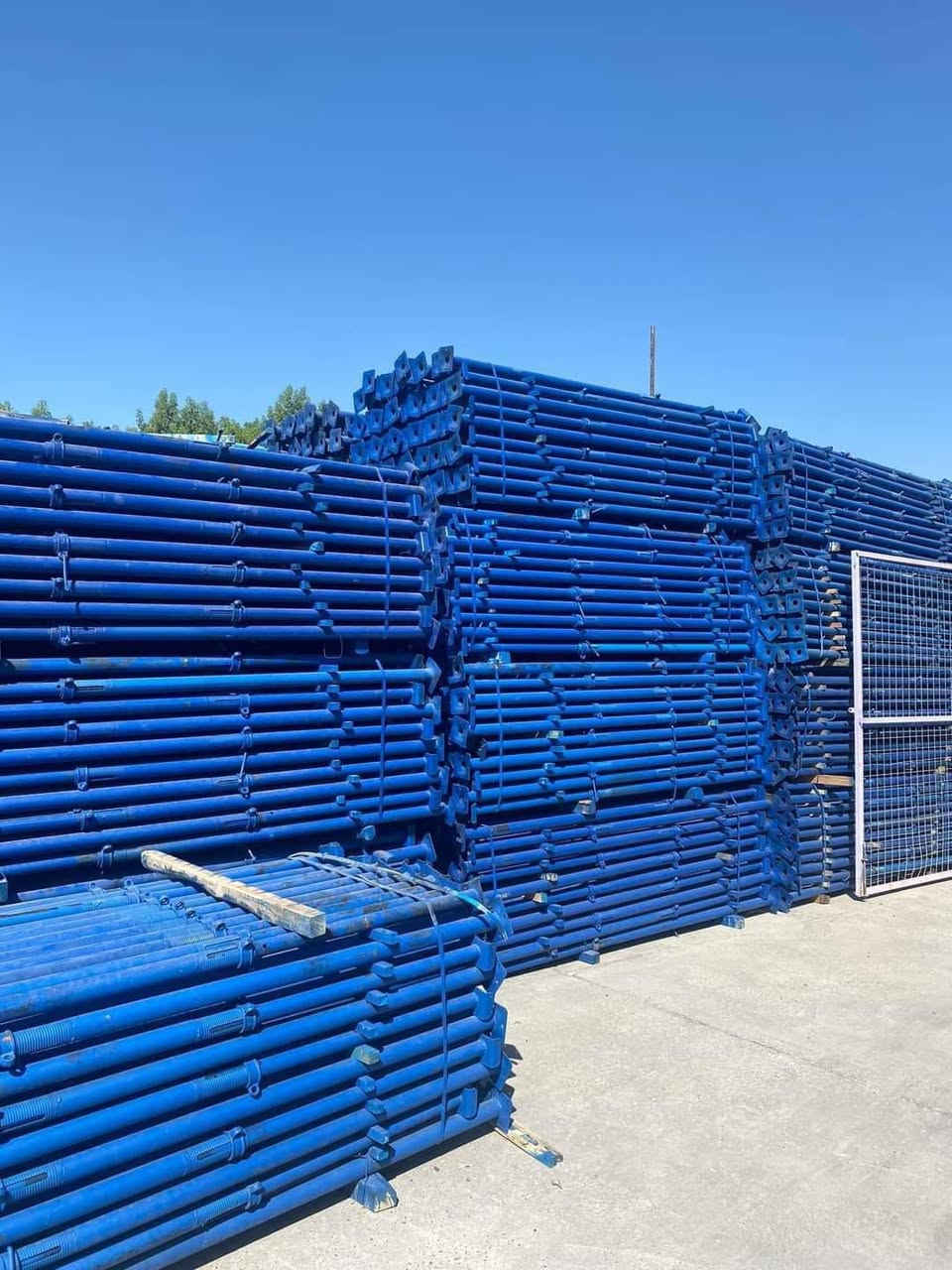 السلام عليكم متوفر تأجير الجكات والدنك وجميع قوالب الصب متوفر ***********
