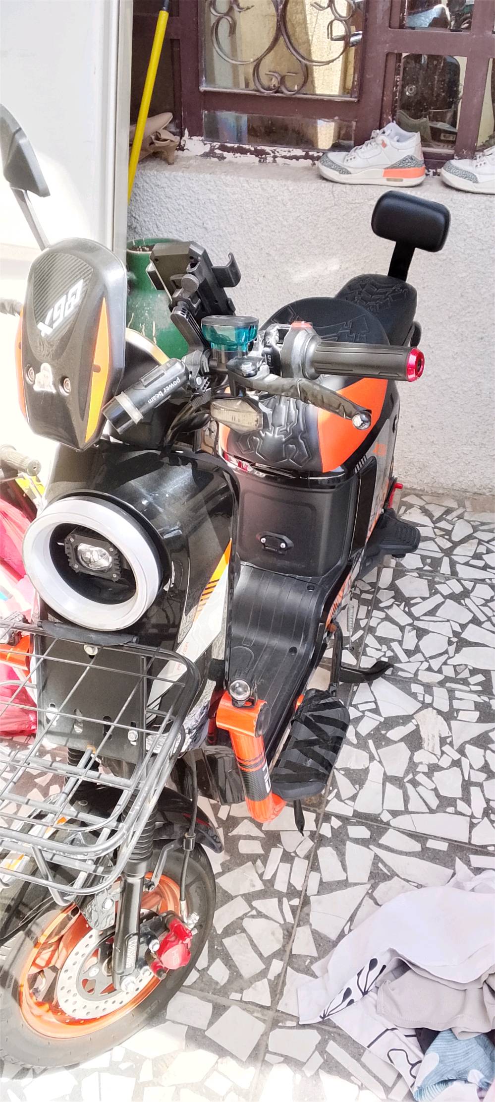 السلام عليكم دراجه شحن x900 من شركة HIS العالميه للبيع السعر 450 الف ومجال بسيط حك الشراي مع جادر اصلي هديه للتواصل والاستفسار رقم *********** بي واتس اب