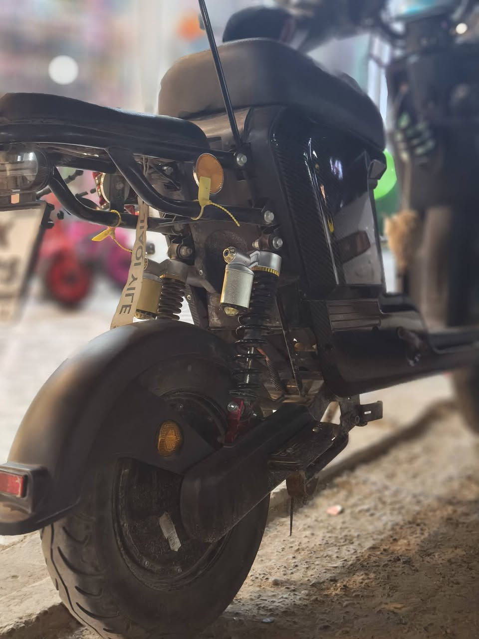 سلام عليكم ورحمة الله وبركاتة
عيوني دراجة شحن R9 نضافة خيرات الله للبيع السعر تريد خاص تريد اتصال ع رقم *********** او ***********
عيني مواصفات دراجة 
1- كشر كاربون فايبر 
2-عقل رياضي يشغل 4-5-6 بطارية 
3-بطاريات جديد تجي تفحص وين ما تريد 
4-تعديلات بسيطة بيه
5-تاير خلفي جديد جبلي عالي 
6-بصمة شاشة+ريمونت +سويجات ثنين 
7- يحتوي على مضخم صوت بلوتوث معدل 
   ملاحضة (تصوير ليلي مو واضح تجي تفحص وجيك ايمت ما يعجبك) وشكرا
