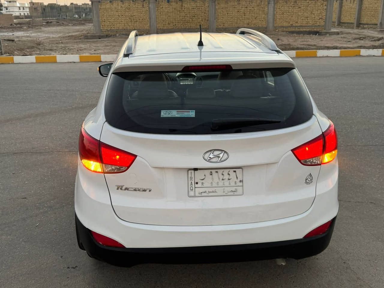 السلام عليكم
توسان٢٠١٥ خليجي  بيها باب صدر ولوره رش صبغ وجاملغ خلفي هم ملاون بدون ضرر داخلي كلش جديده سياره.  كشرها  حلو. 
محرك ٢٠٠٠ دوش محرك وكير بلادي ماشيه ١٣٠
تبريد قطعتين تحكم ستيرن تبريد ثلج صدر جديد كأمره دواره مامتعوبه كلش حلوه 
رقم بصره تحويل مباشر  مكاني ناصريه سعر١٢٣ وبيها مجال حك جيه. 
الاستفسار ***********
