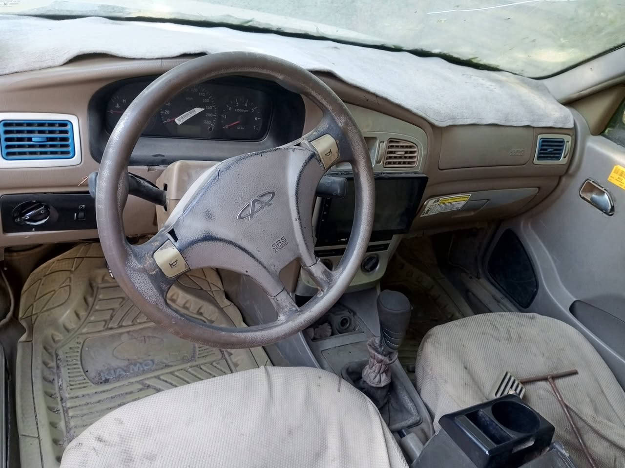 سلام عليكم للبيع شيري كوين 2011مصفره وجاهزه سنويه بسمي لغايه 29 تخم تاير جديد خط ابيظ محرك بلادي بيها تلكيطات خياس السعر 20ورقه قفل هاتف ***********
