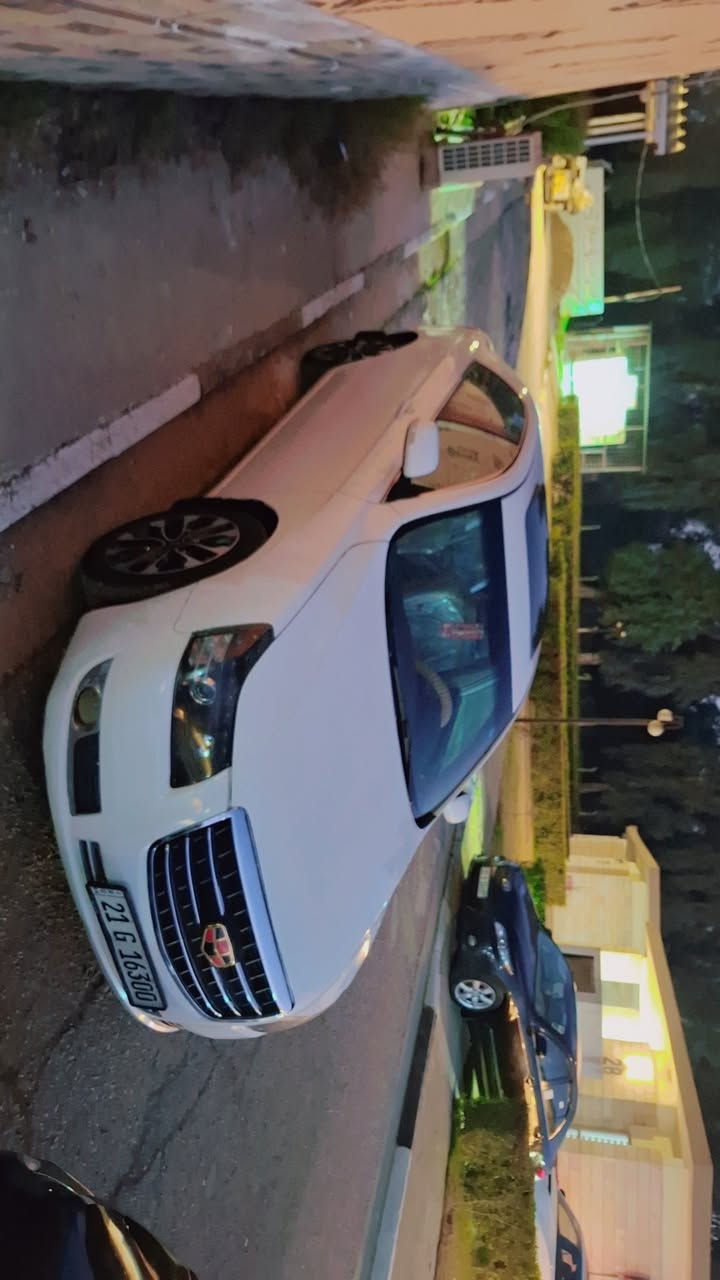 جيلي امكراند S8 موديل 2013  رقم سليمانيه جديد حجم كبير محرك حجم 2400 مواصفات سلايت حساسات بردات كهربائي كله شغاله تبريد تدفئة بلادى داخل اصفر جلد تبريد قتعتين شاشة ايباد كامرا سيارة بيه قطعتين بونيد وجاملغ أمامي رش بدون دواخل
ترهم مراوس وترهم بيع للاستفسار رقم الهاتف ***********
